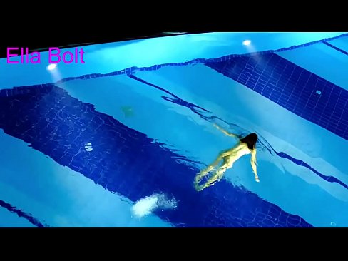 ❤️ Ech kann net ophalen ze kucken, jonk Blond gefaange schwammen plakeg am ELLA BOLT Resort Pool ❌ Porno bei eis ☑